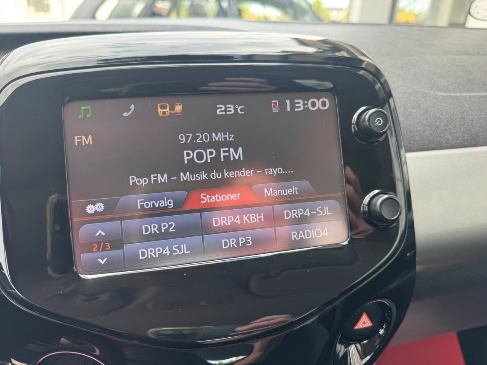 Grå Peugeot 108 fra 2016
