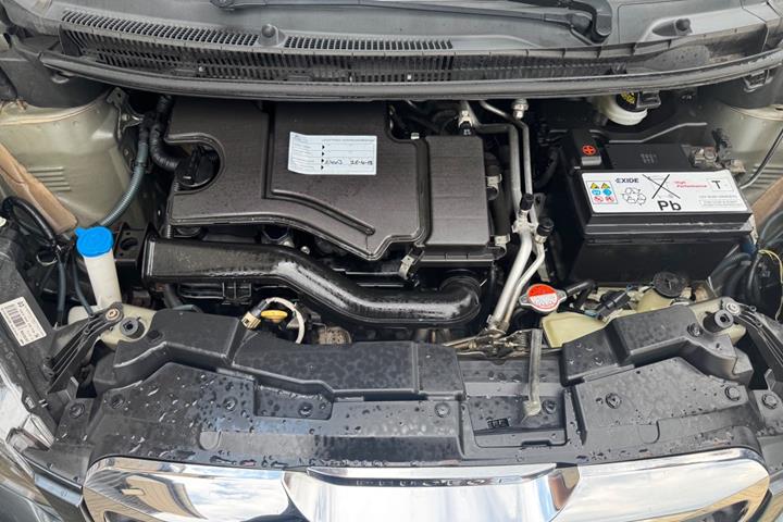 Grå Peugeot 108 fra 2016