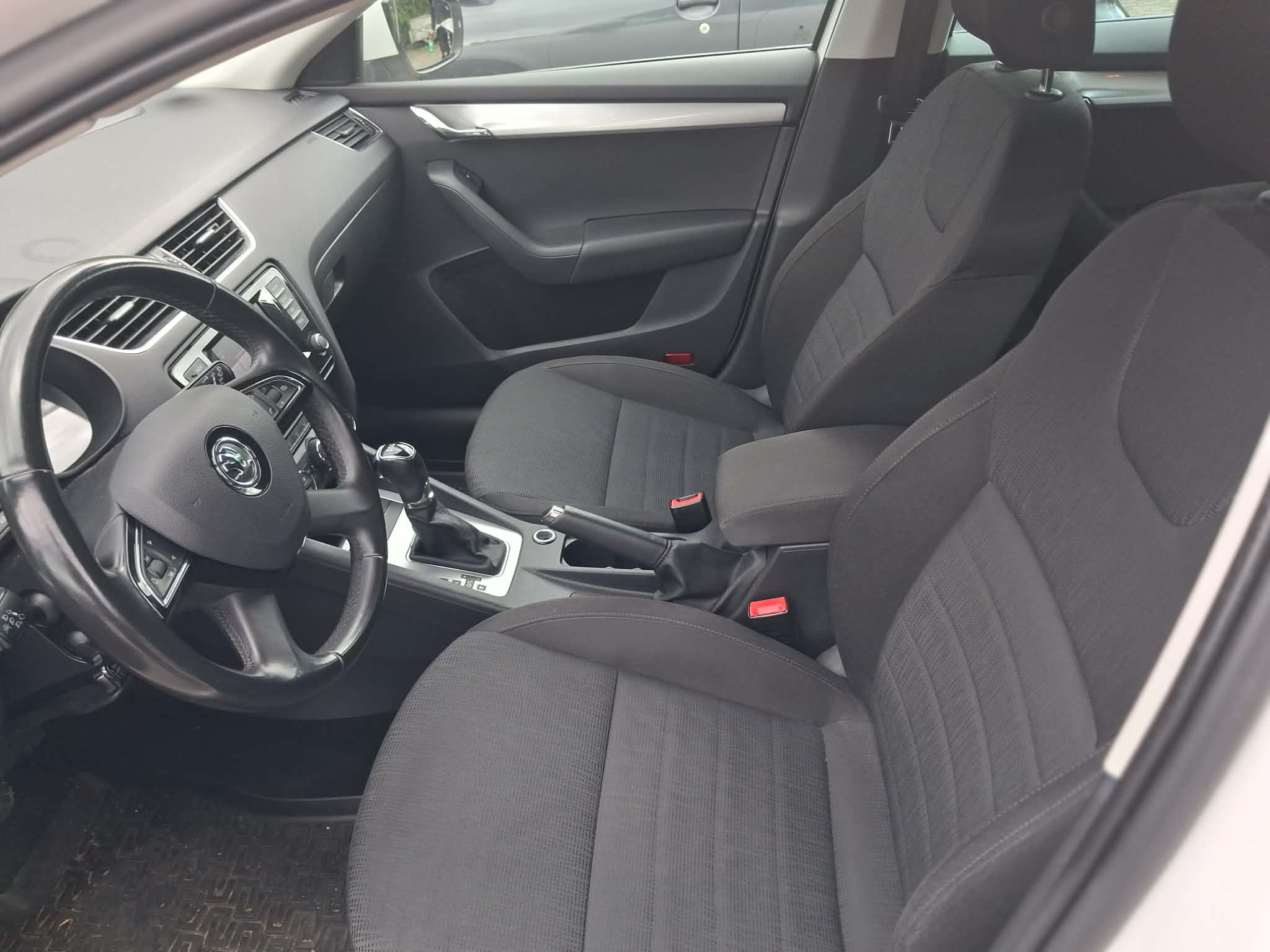 Hvid Skoda Octavia fra 2014