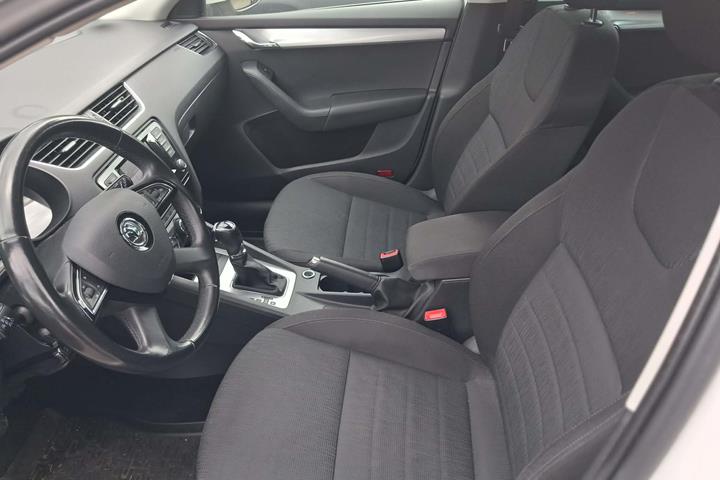 Hvid Skoda Octavia fra 2014