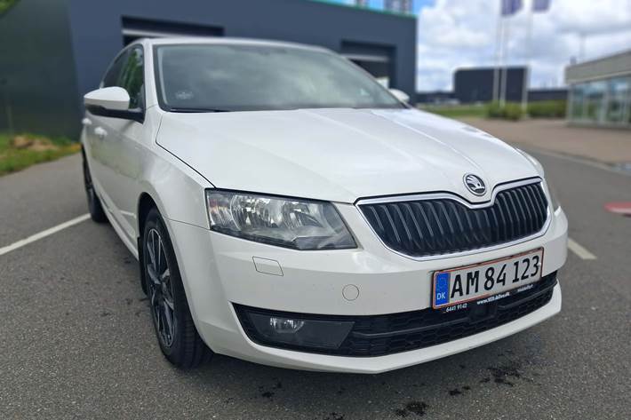 Hvid Skoda Octavia fra 2014