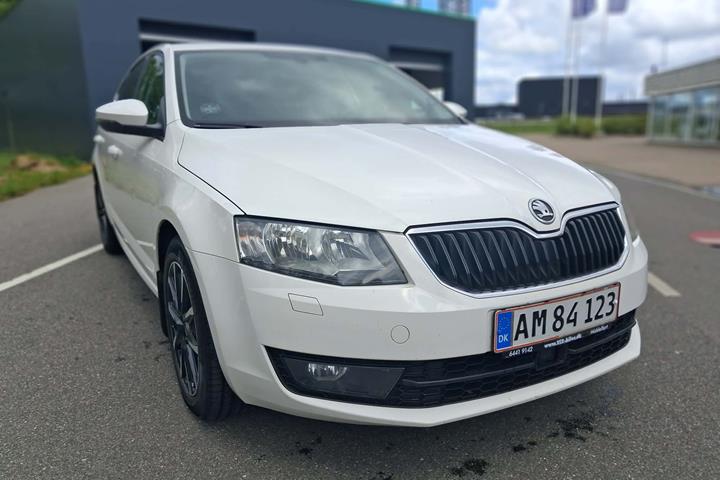 Hvid Skoda Octavia fra 2014