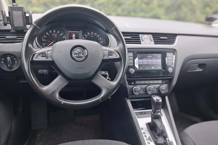 Hvid Skoda Octavia fra 2014
