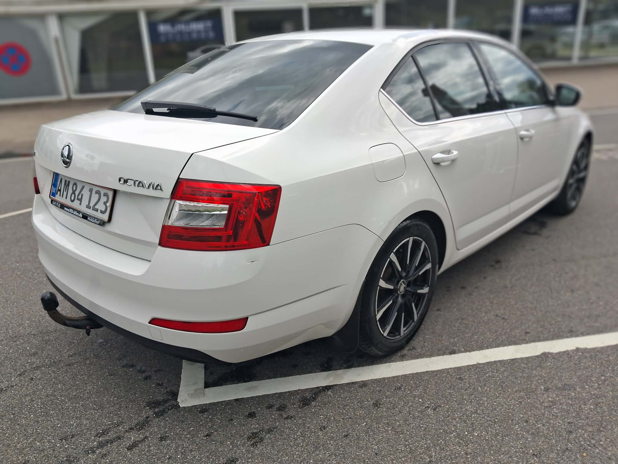 Hvid Skoda Octavia fra 2014