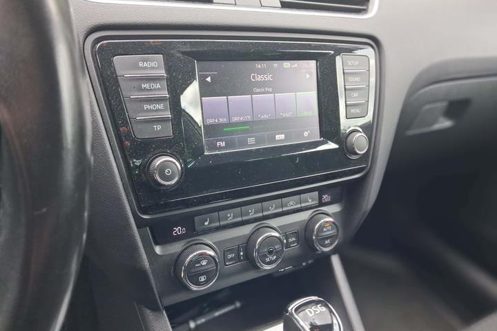 Hvid Skoda Octavia fra 2014