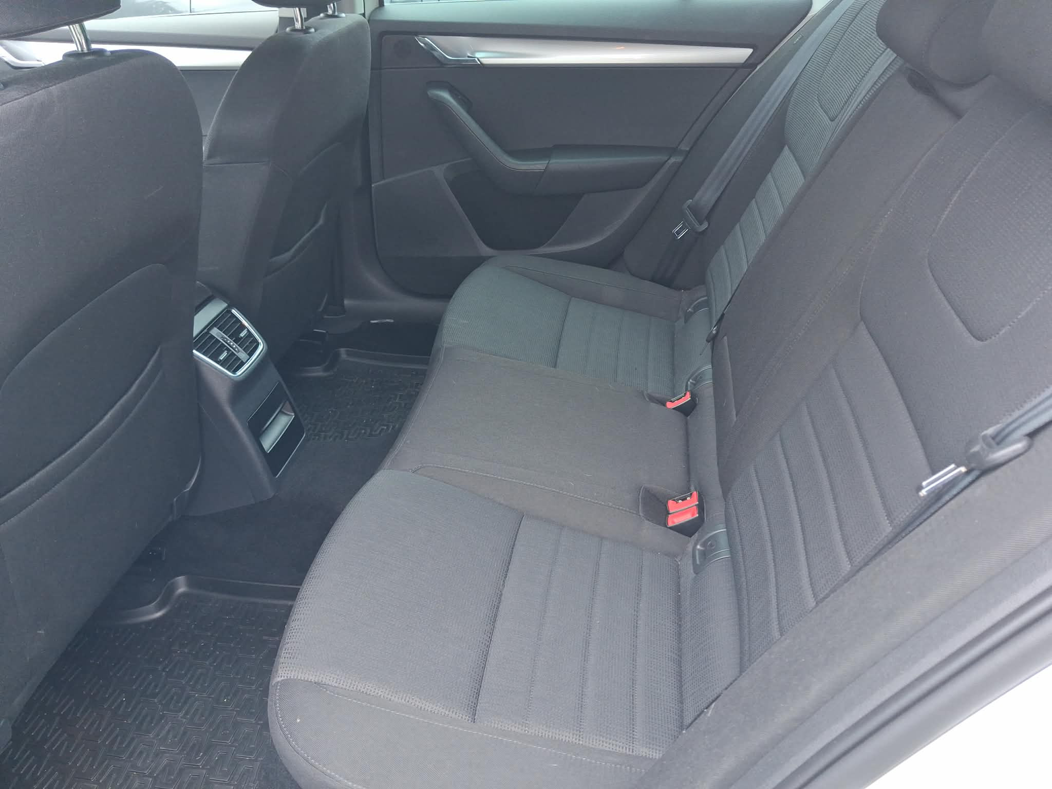 Hvid Skoda Octavia fra 2014