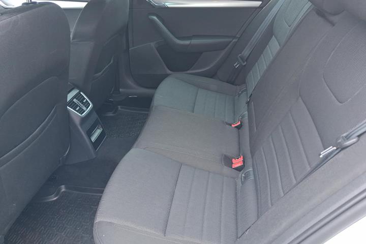 Hvid Skoda Octavia fra 2014