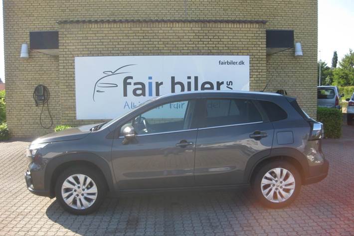 Grå Suzuki S-Cross fra 2024