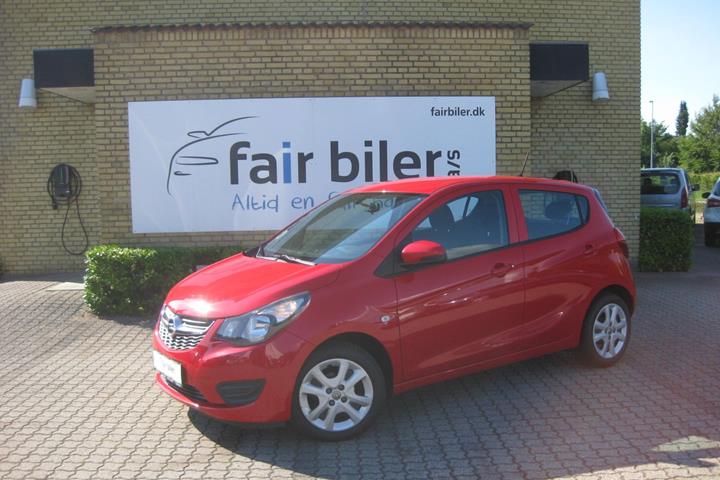 Rød Opel Karl fra 2017 set udefra