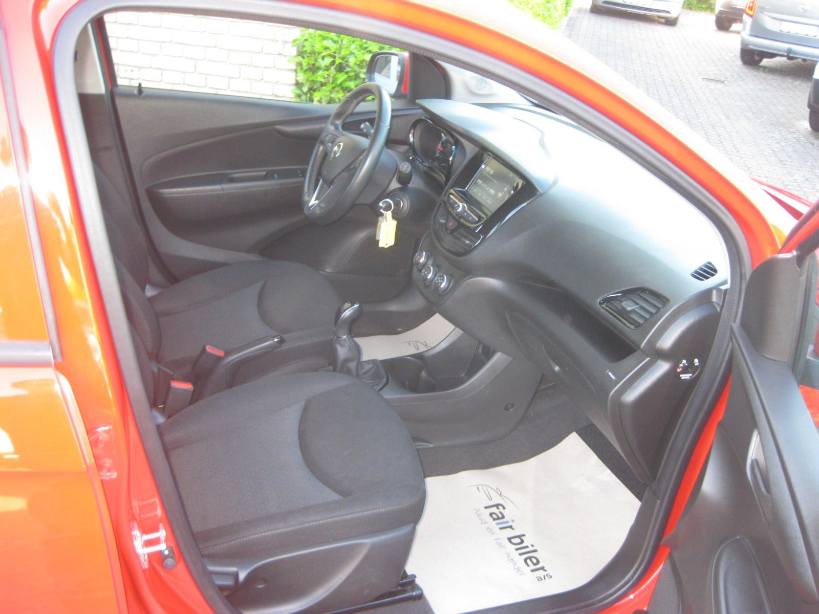 Rød Opel Karl fra 2017