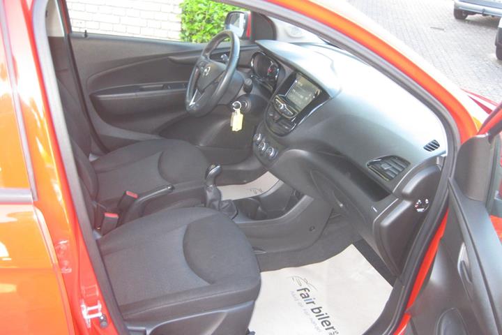 Rød Opel Karl fra 2017