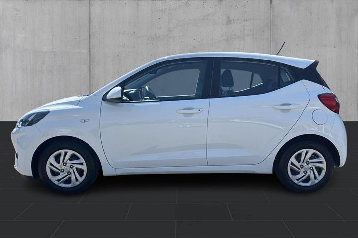 Hvid Hyundai i10 fra 2021