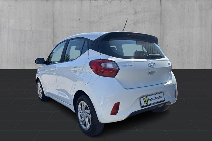 Hvid Hyundai i10 fra 2021