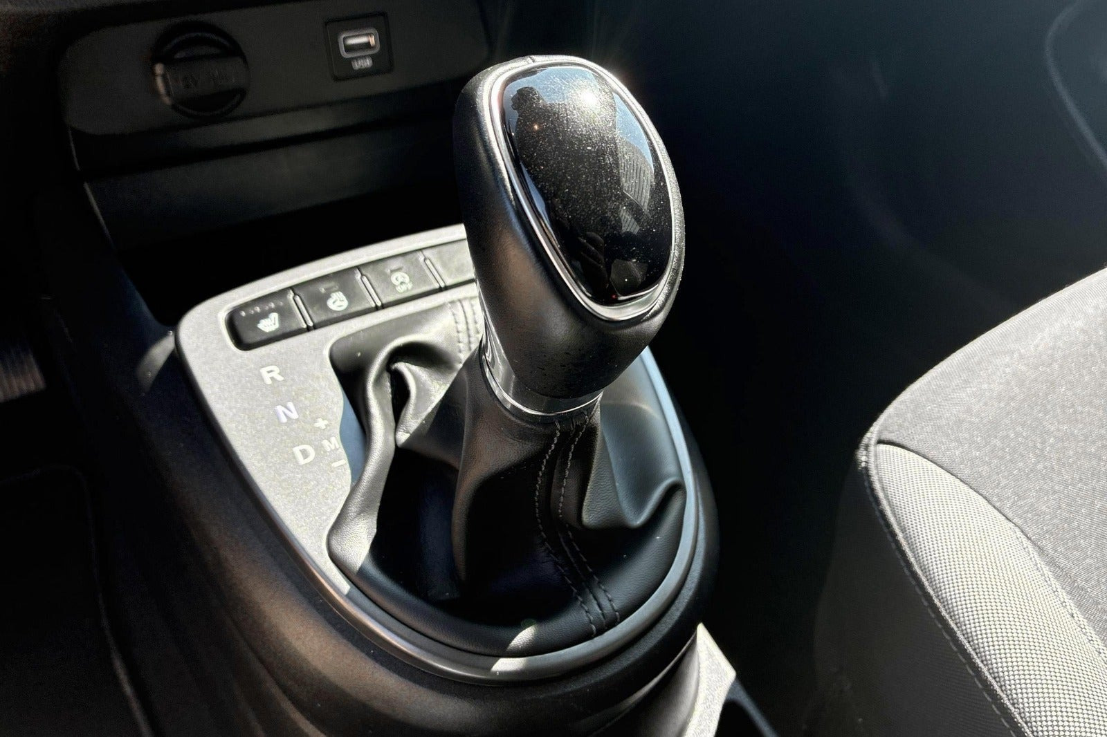 Hvid Hyundai i10 fra 2021