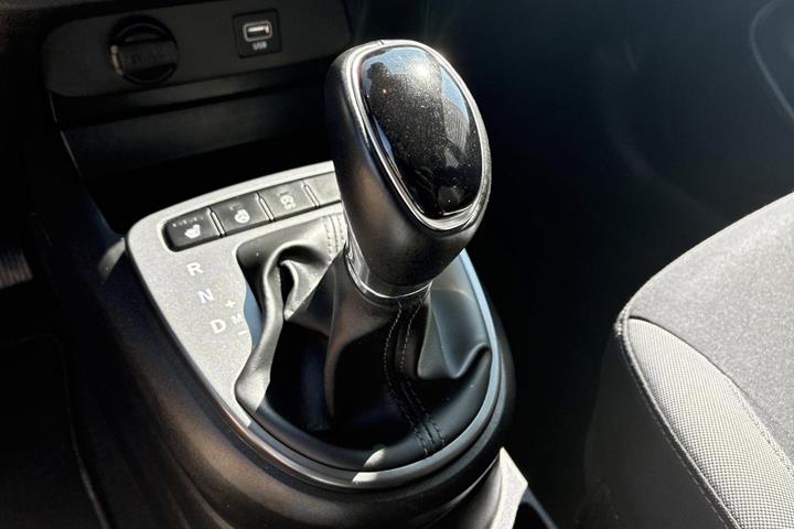 Hvid Hyundai i10 fra 2021