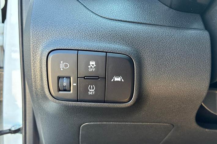 Hvid Hyundai i10 fra 2021