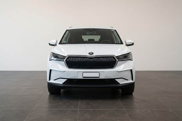 Hvid Skoda Enyaq fra 2023