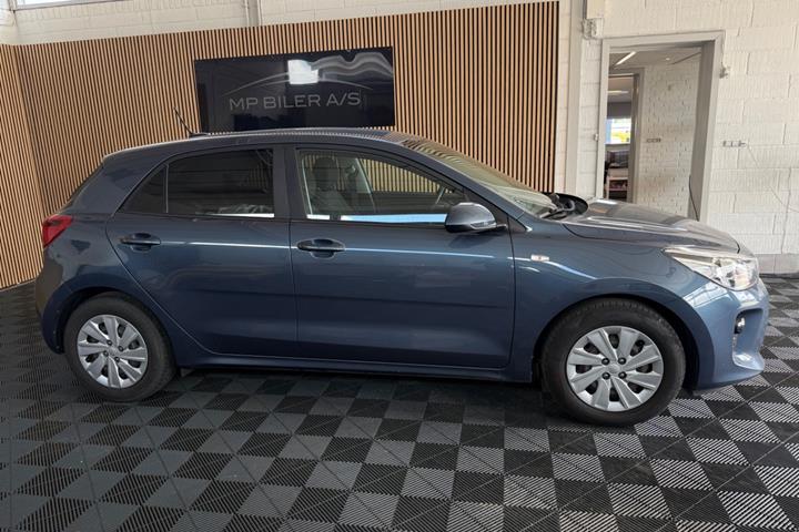 Grå Kia Rio fra 2019