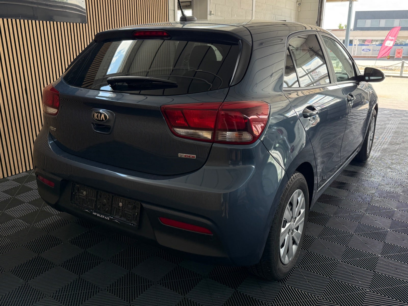 Grå Kia Rio fra 2019