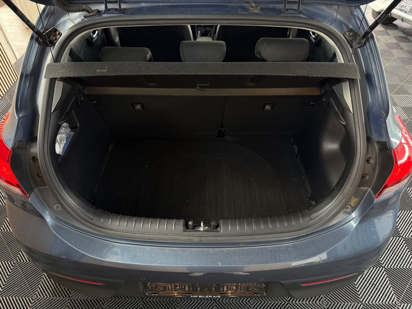 Grå Kia Rio fra 2019