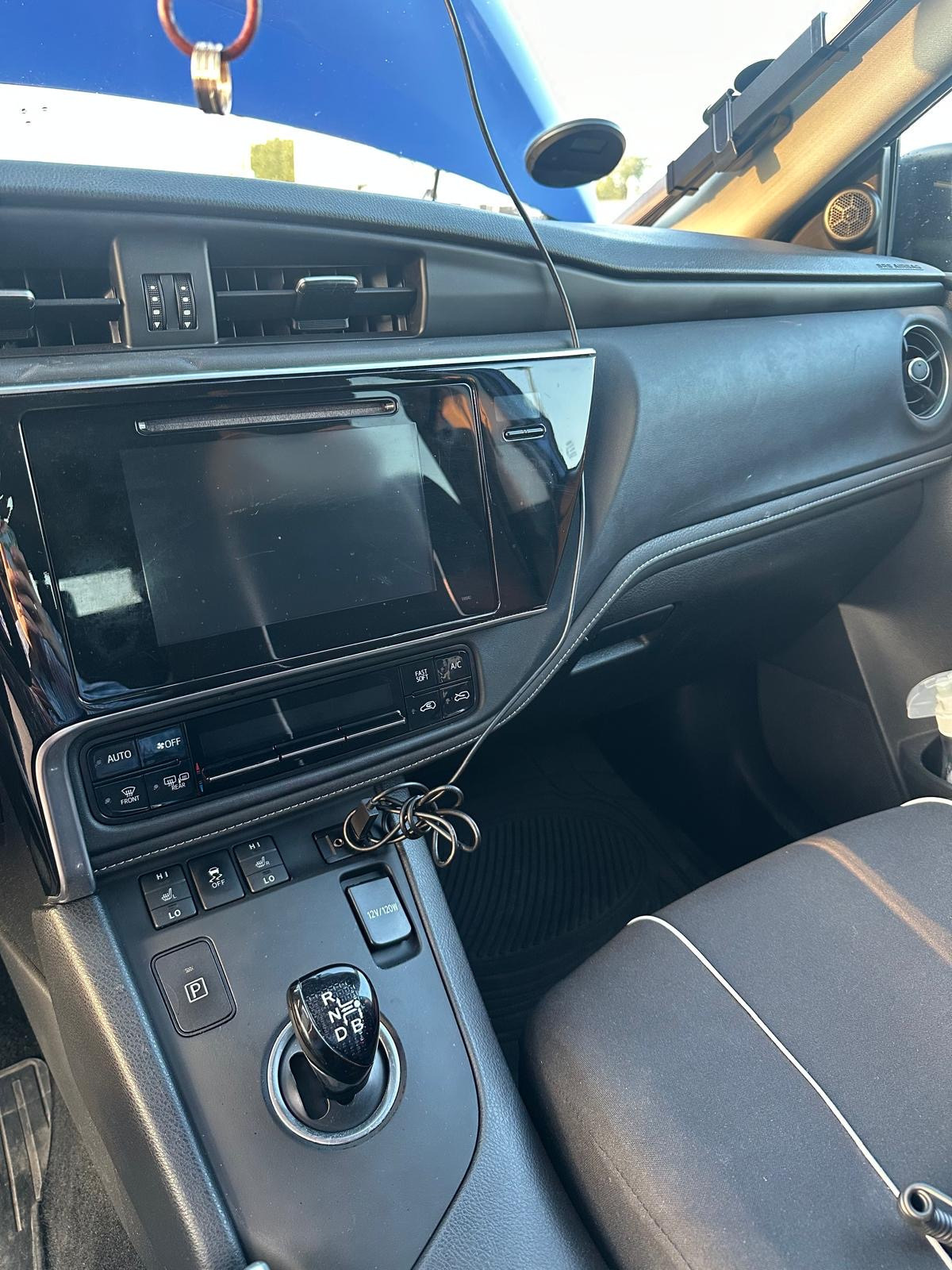 Blå Toyota Auris fra 2018