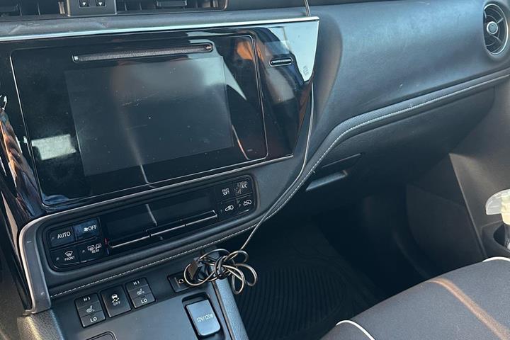 Blå Toyota Auris fra 2018