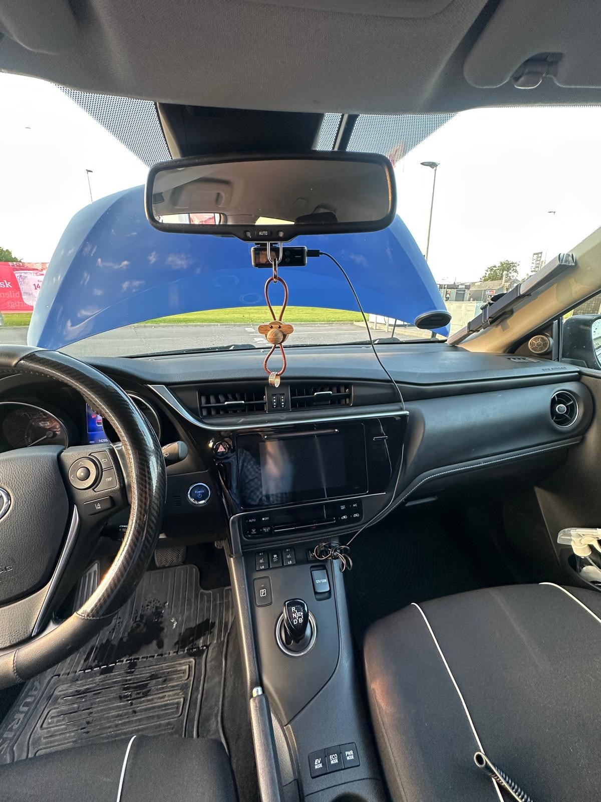 Blå Toyota Auris fra 2018