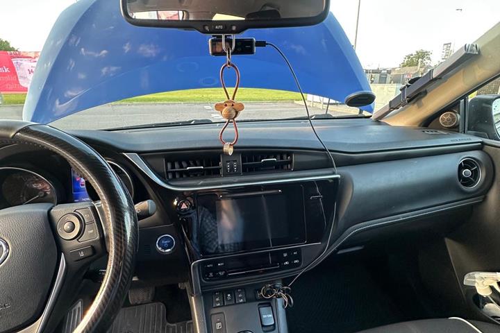 Blå Toyota Auris fra 2018