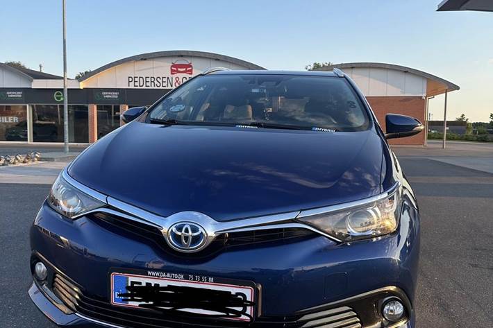 Blå Toyota Auris fra 2018