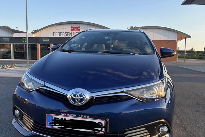 Blå Toyota Auris fra 2018