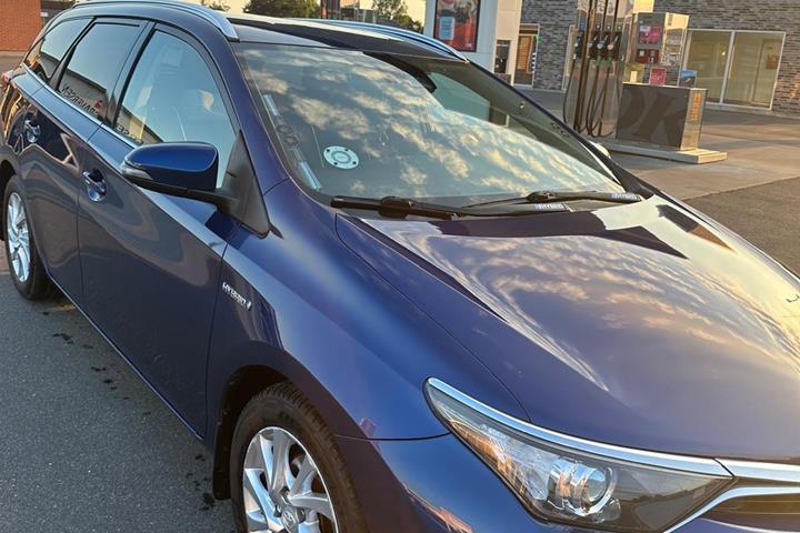 Blå Toyota Auris fra 2018