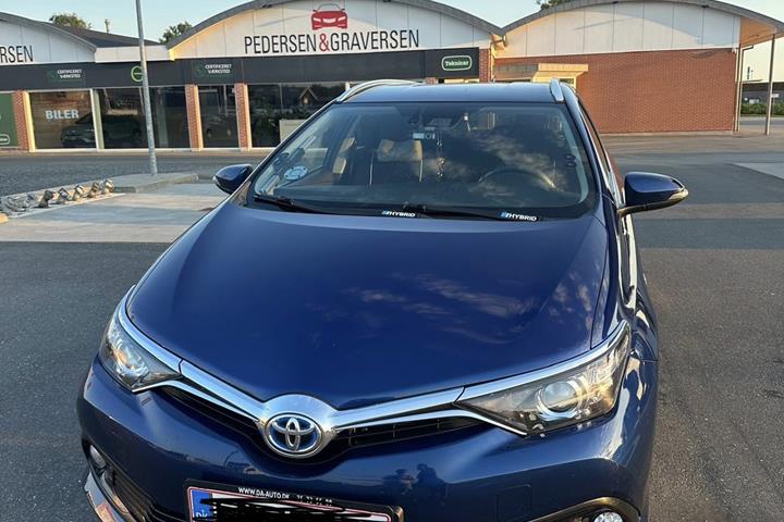 Blå Toyota Auris fra 2018