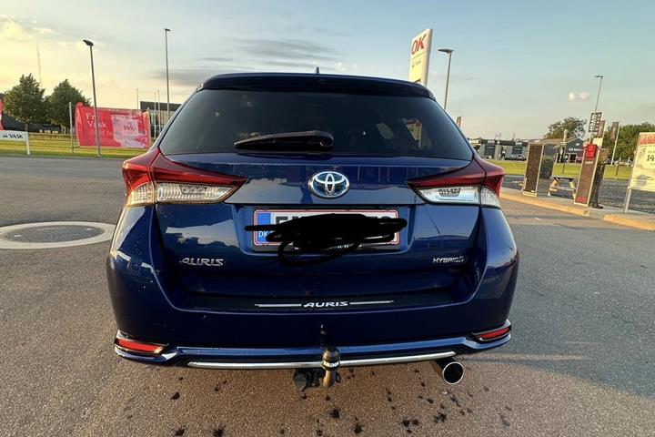 Blå Toyota Auris fra 2018