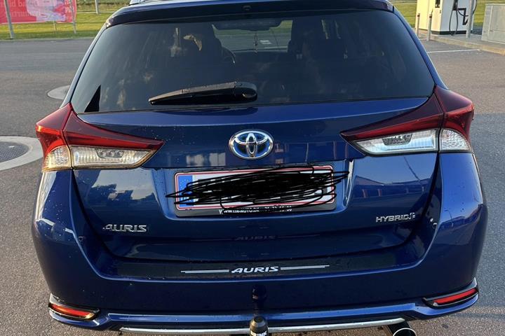 Blå Toyota Auris fra 2018