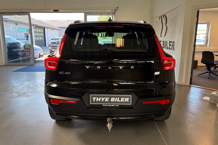 Sort Volvo XC40 fra 2023