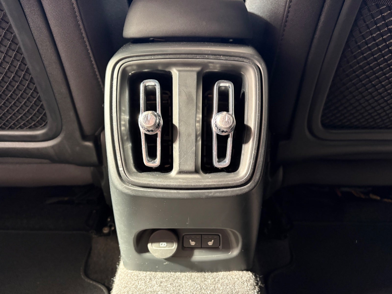 Sort Volvo XC40 fra 2023
