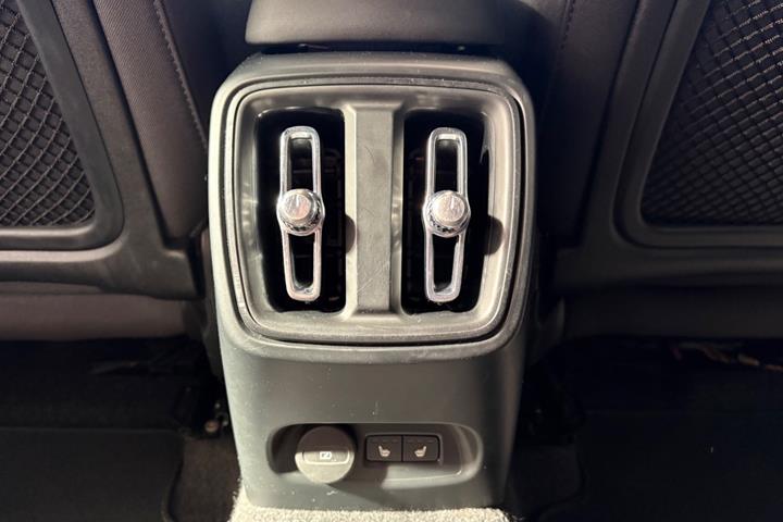 Sort Volvo XC40 fra 2023