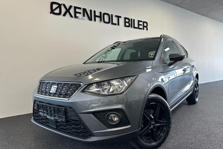 Grå Seat Arona fra 2018 set udefra