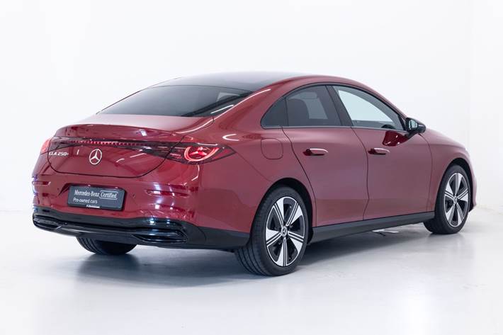 Rød Mercedes CLA250+ fra 2026