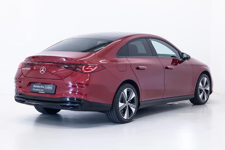 Rød Mercedes CLA250+ fra 2026