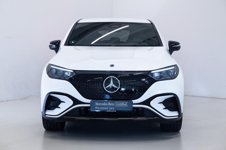 Hvid Mercedes EQE350 SUV fra 2026