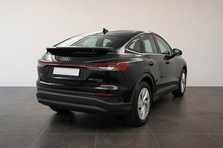 Sort Audi Q4 fra 2023