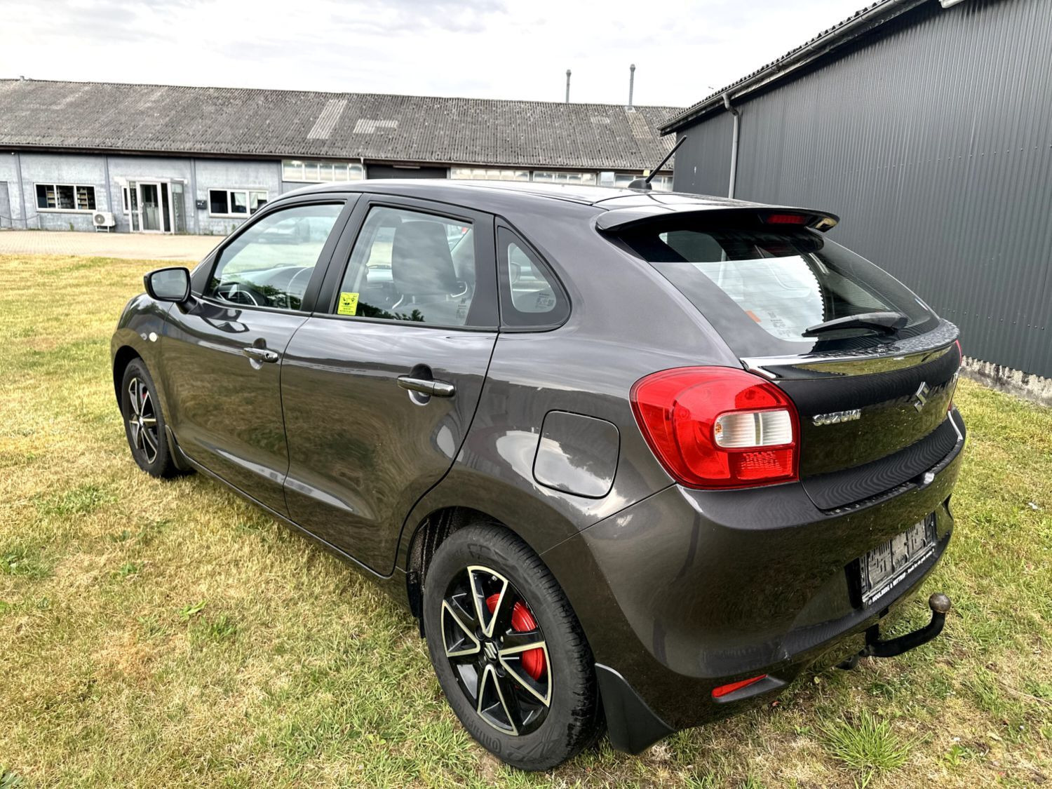 Grå Suzuki Baleno fra 2016