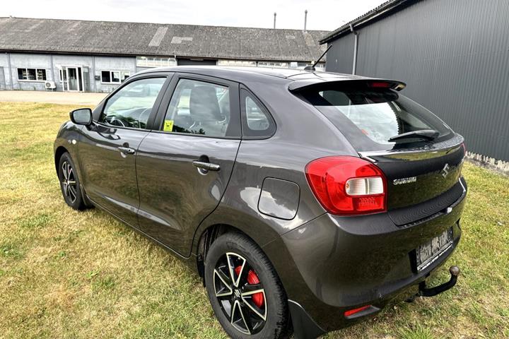 Grå Suzuki Baleno fra 2016
