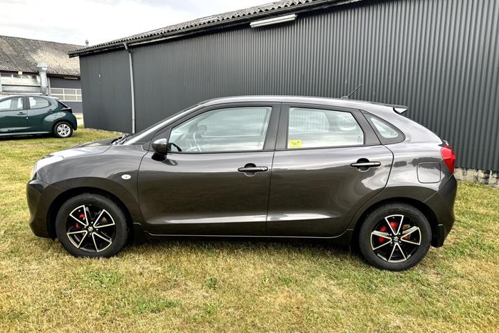 Grå Suzuki Baleno fra 2016