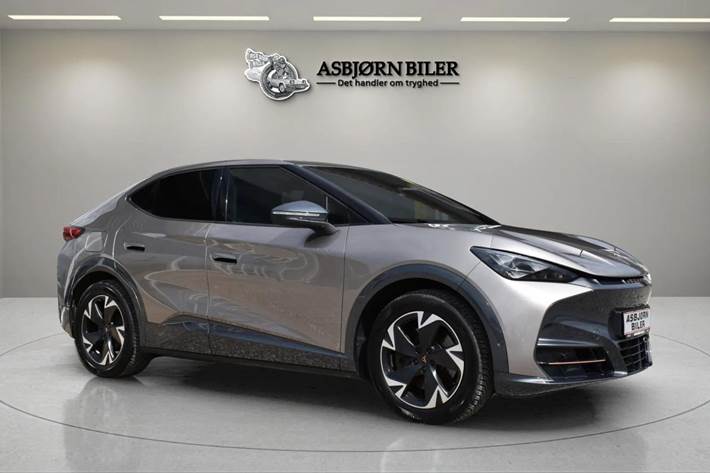 Beige Cupra Tavascan fra 2025 set udefra