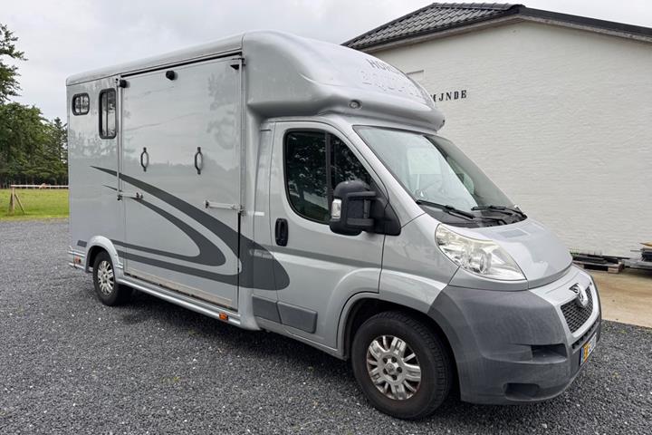 Grå Peugeot Boxer 335 fra 2009