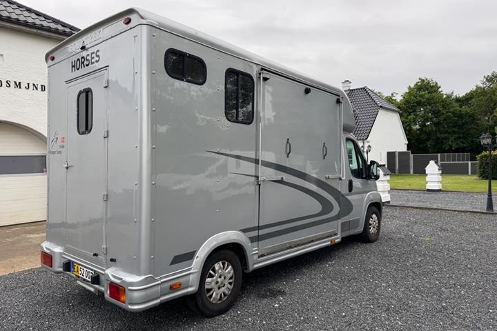 Grå Peugeot Boxer 335 fra 2009