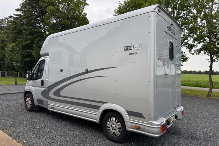 Grå Peugeot Boxer 335 fra 2009