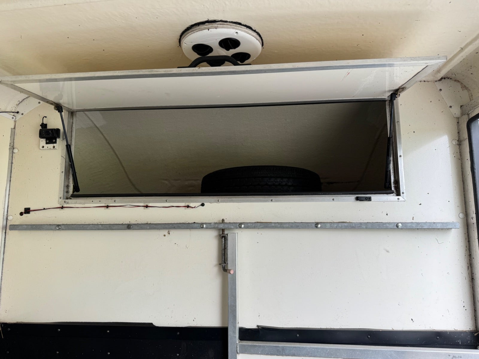 Grå Peugeot Boxer 335 fra 2009